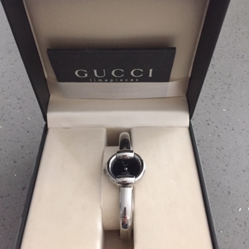 Womens vintage bangle Gucci watch